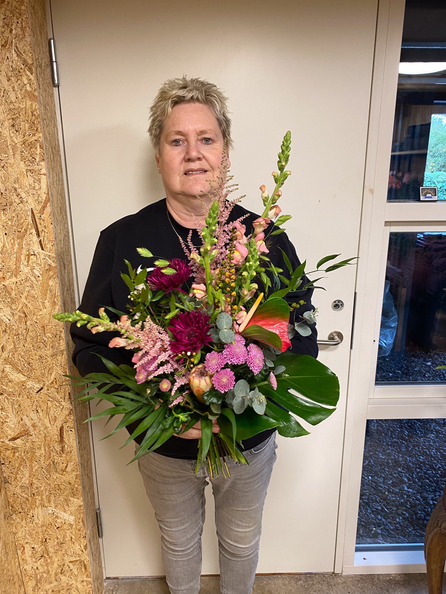Lyserosa buket med roser