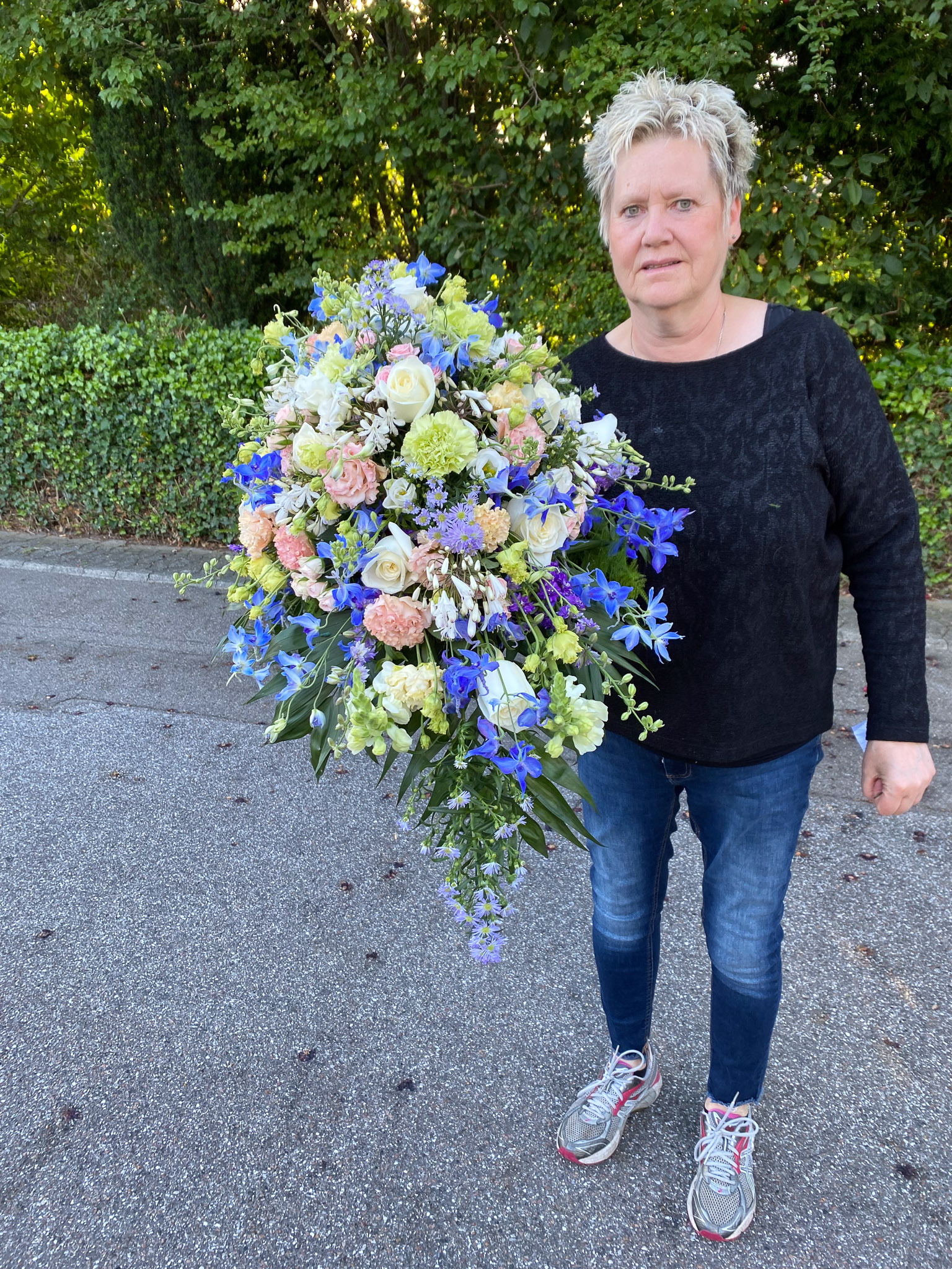Lilla og pink kistedekoration